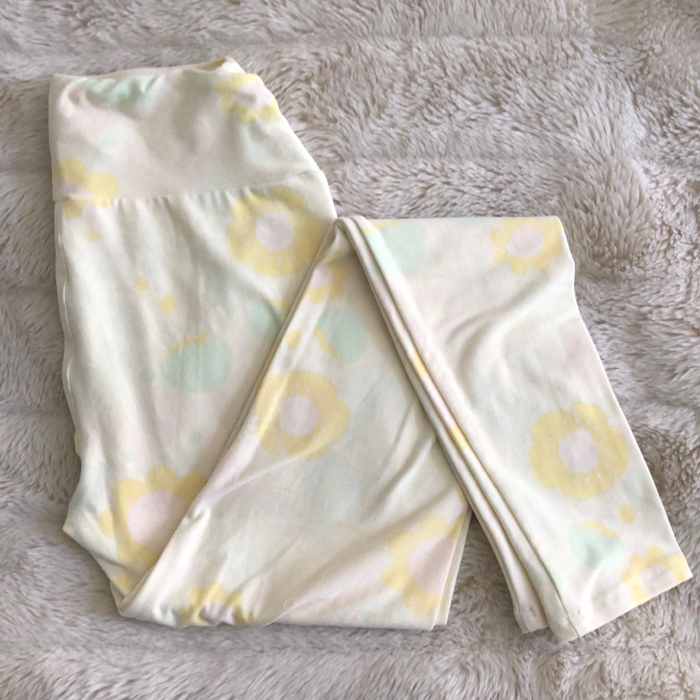 Never Worn LuLaRoe buttery yellow OS leggings
